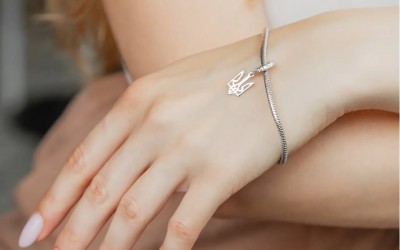 Серебряный браслет – идеальное украшение для деловой женщины