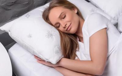 Чи впливає подушка на самопочуття вранці