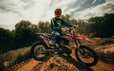 Який бензин використовувати для заправки мотоцикла ендуро