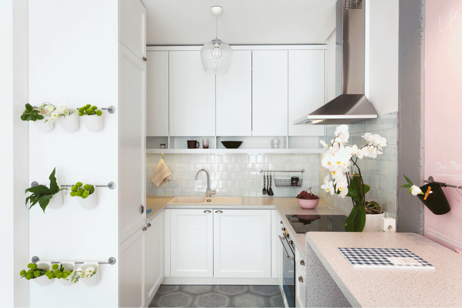 Зелені рослини на білій кухні - Дизайн-проект 2-кімнатної квартири "Дівоча Нора", ЖК Комфорт Таун, 43 м.кв - дизайнер Сазонова Іра
