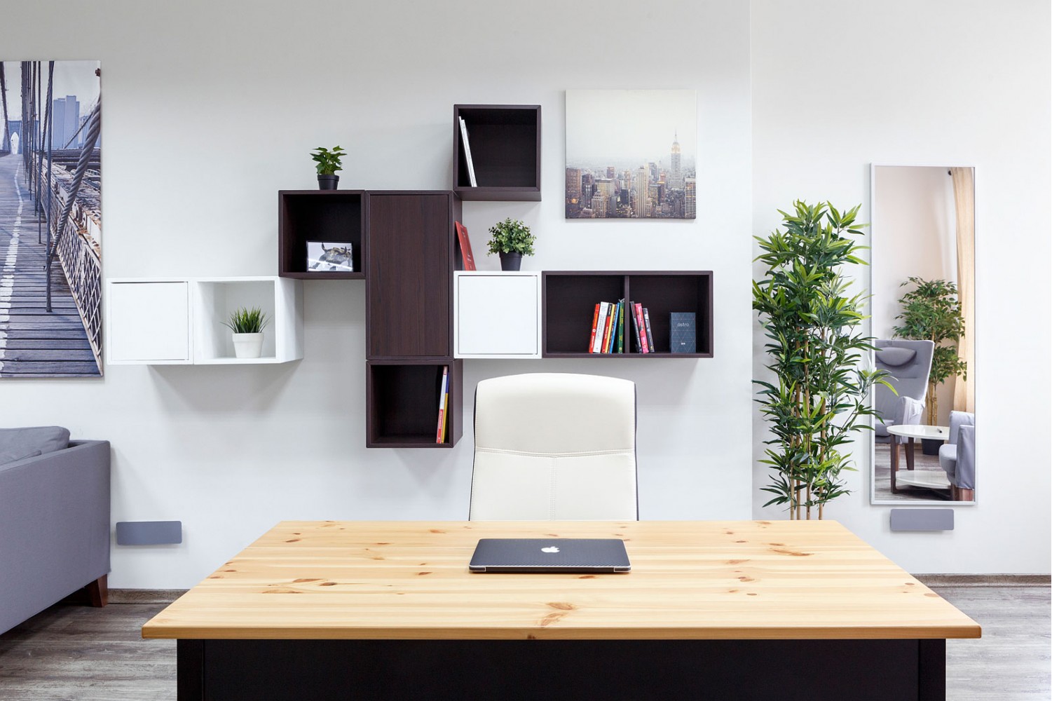 Письмовий стіл у дизайн-проект та комплектація офісу меблями ІКЕА - дизайнер Сазонова Іра