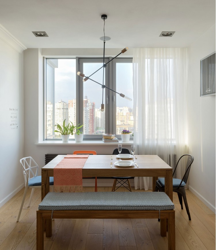 Обеденный стол с разными стульями — Дизайн-проект 2-комнатной квартиры "Forever young" White Cozy Home в ЖК River Stone, 85м.кв — дизайнер Сазонова Ира