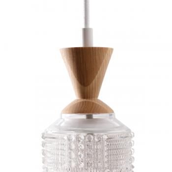 Світильник із масиву ясена та вінтажного кришталевого абажура.