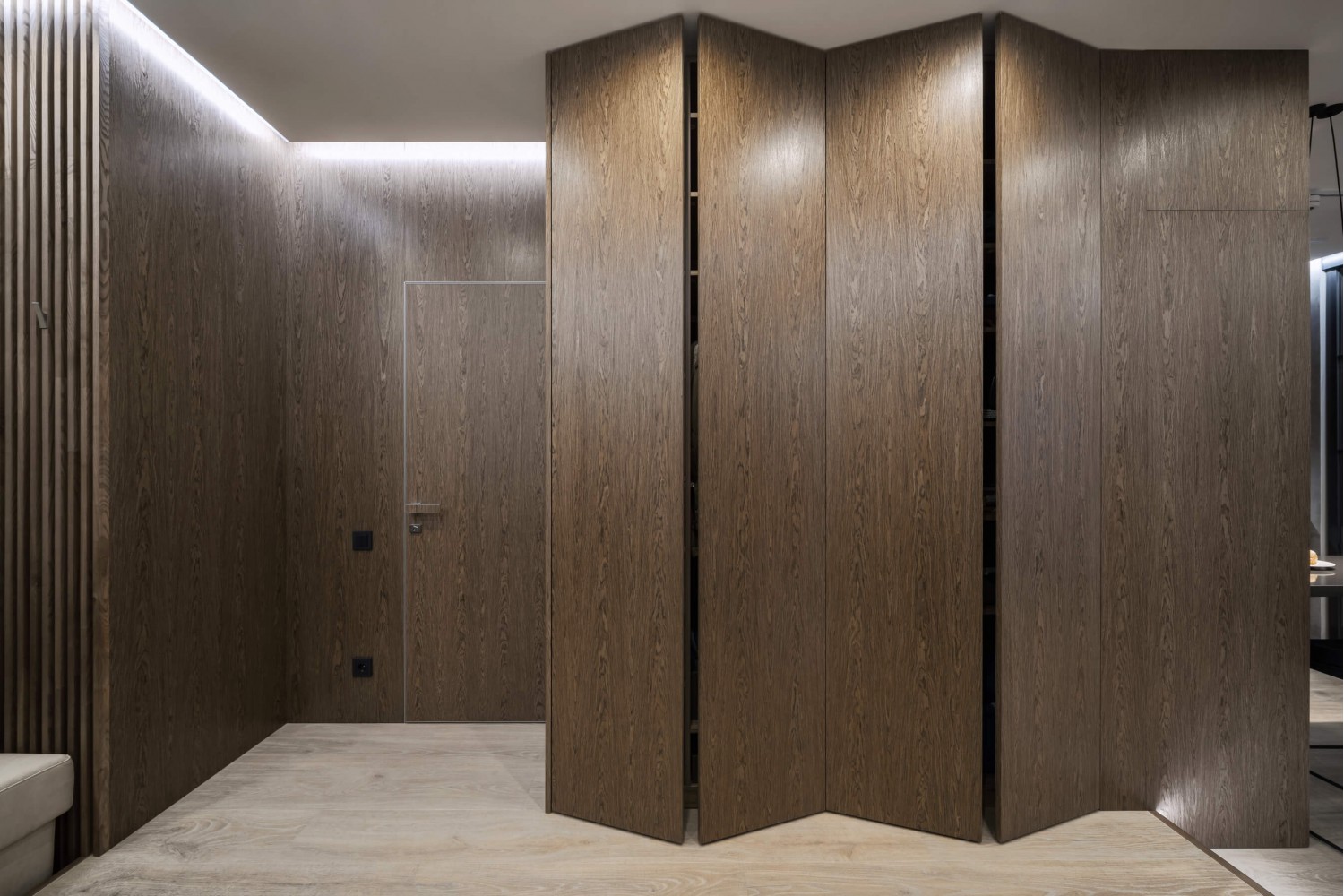 Коридор - Дизайн-проект 3-кімнатної квартири "Два Француза" у ЖК Alter Ego, 81м.кв — студія дизайну Novoselskiy Design