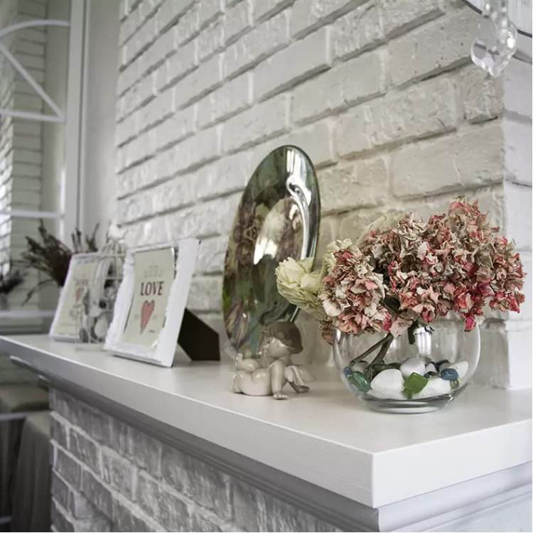 Декорування каміна – фото інтер'єру № 1696