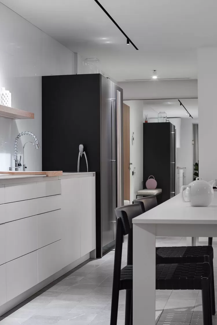 Кухня — Дизайн-проект 3-комнатной квартиры White Freedom, 93м.кв — студия дизайна Azovskiy + Pahomova