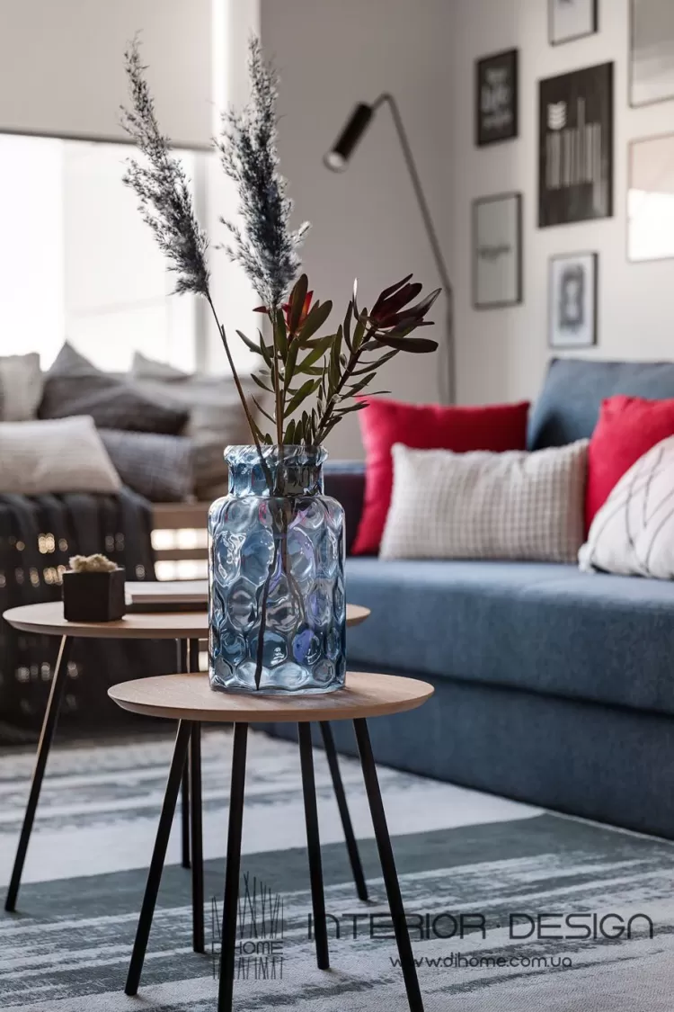 Фото дизайна: Декор в гостиной – BRIGHT MOOD – интерьер однокомнатной квартиры 47 м2 – 2154