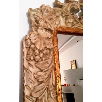 Резное зеркало