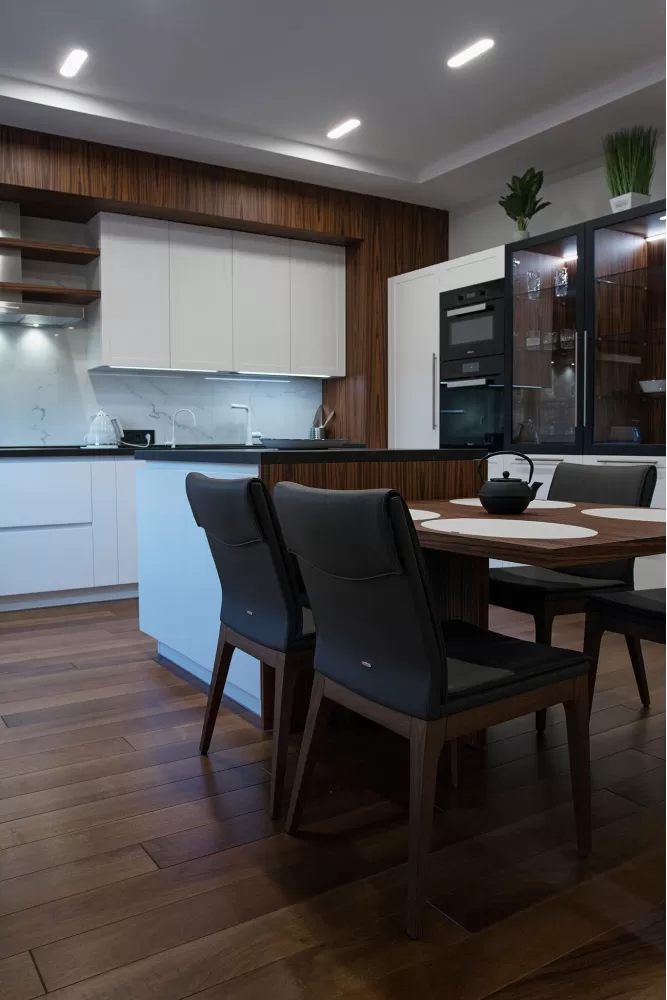 Дизайн кухні з обідньою зоною в сучасному стилі