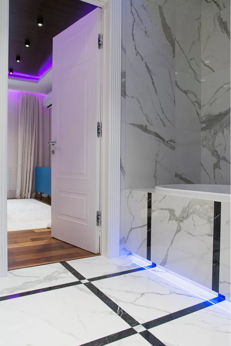 Фото: Ванна кімната у темних тонах – ARCH APARTMENT – 160м² – 199