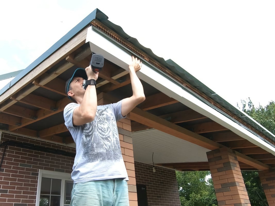 Як вибрати софіт для даху