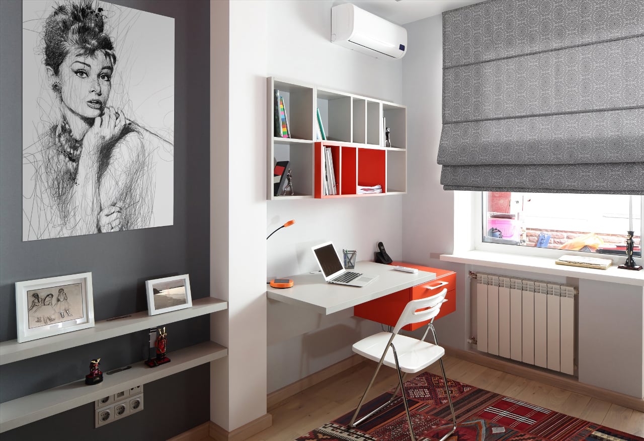 Современный домашний офис с серыми римскими шторами, белым столом и стулом, полками, ковром, ноутбуком и настенным рисунком в стиле эскиза.