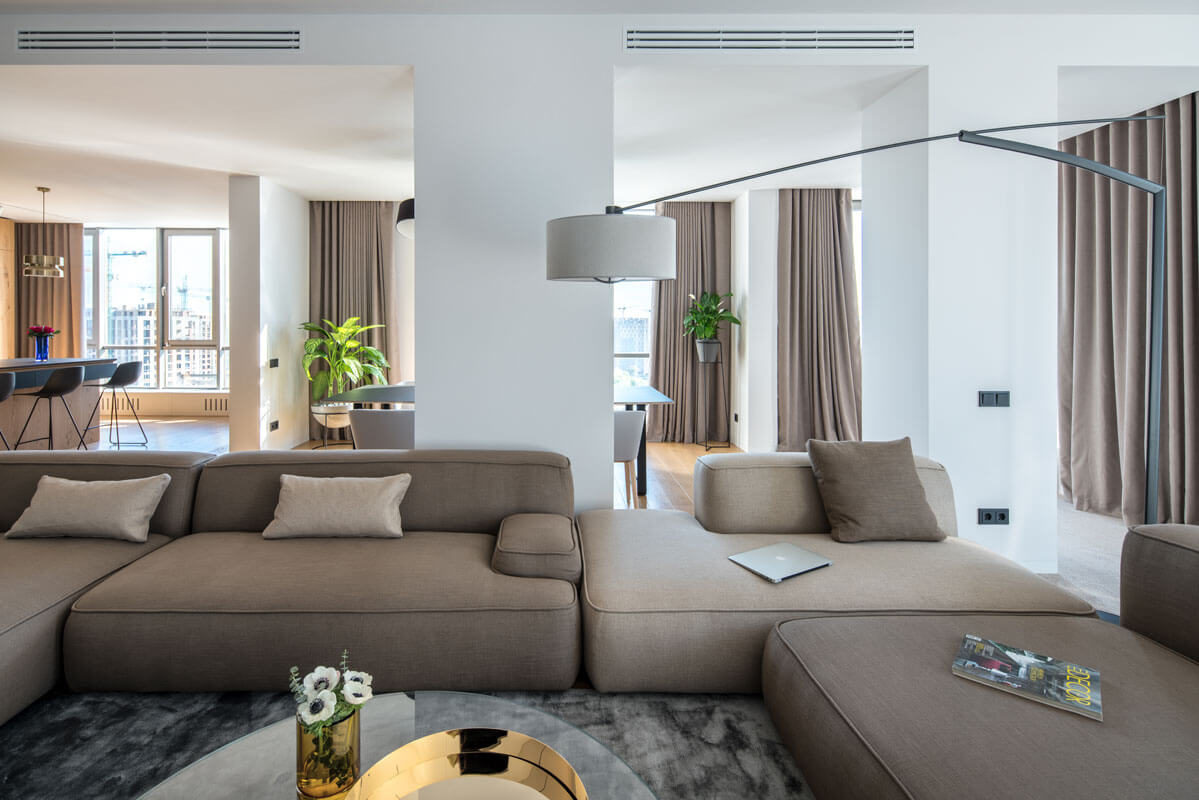 Апартаменты в River Stone от студии дизайна Zooi: практичный и уютный интерьер без лишних деталей