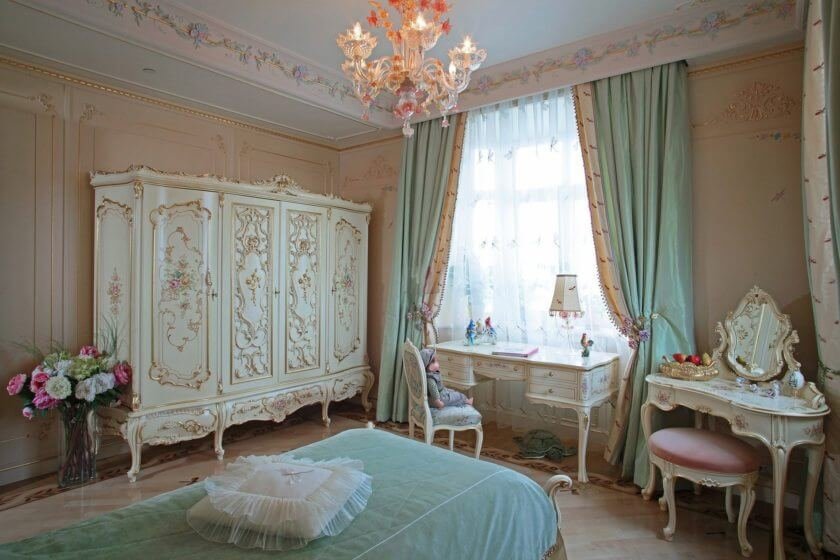 Бежевая спальня в стиле винтаж подойдет для молодой девушки или романтической семейной пары – она станет причалом домашнего уюта и отдыха