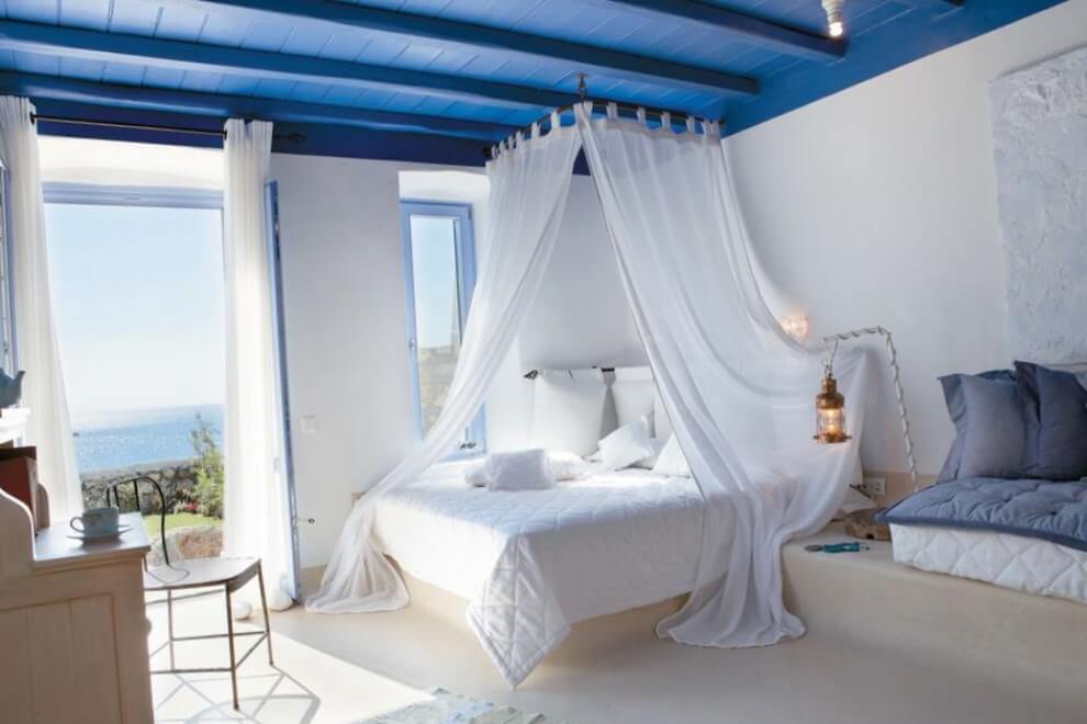 Воздушный балдахин над кроватью подарит романтическую атмосферу и создаст ощущение парящих парусов корабля