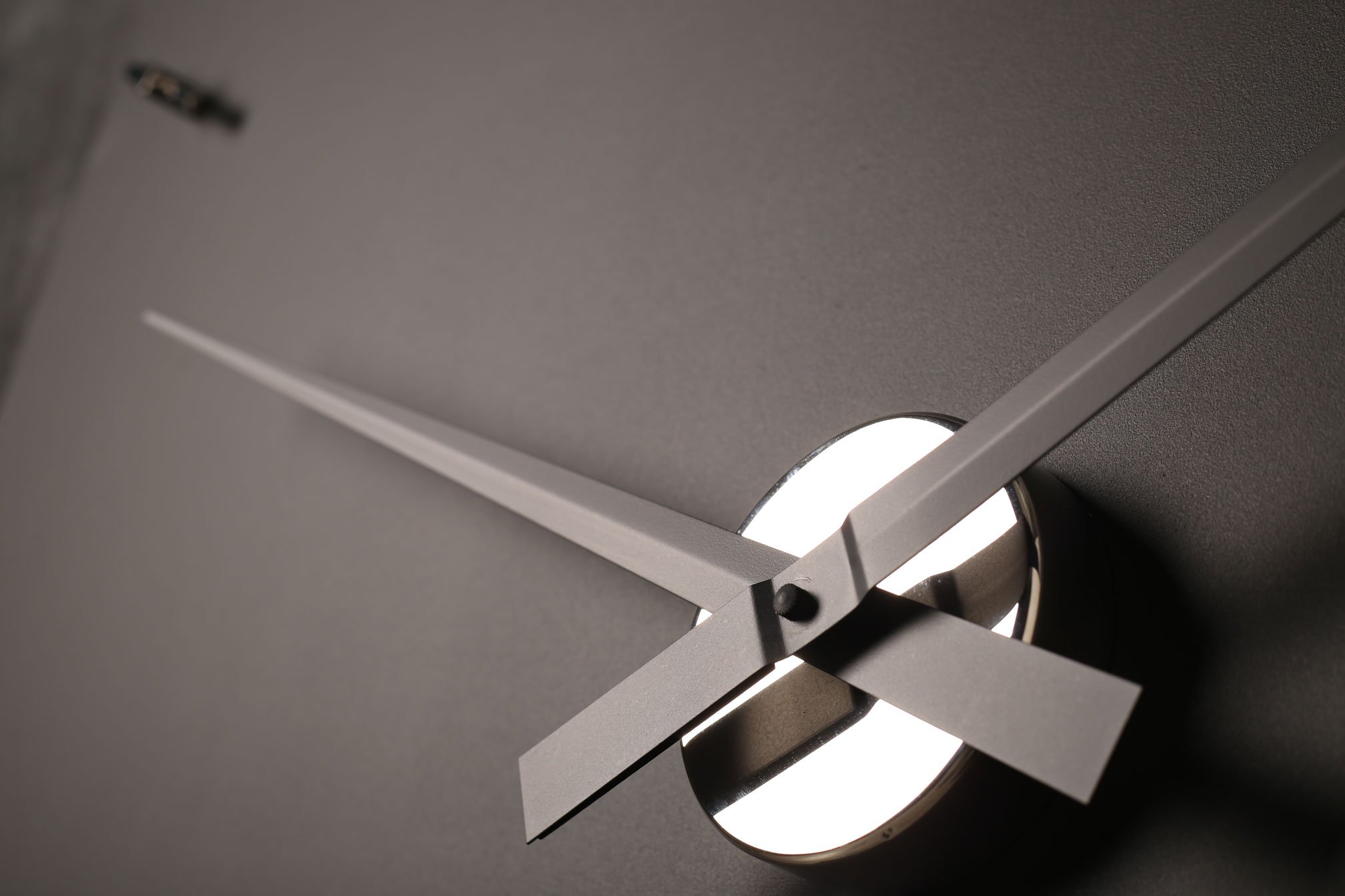 Дизайнерские часы Sticks — никель глянец