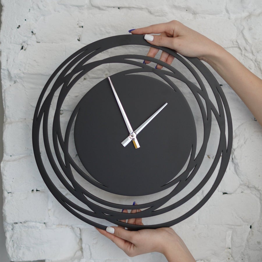 Чорний настінний годинник Moku Shirakawa (38 x 38 см)